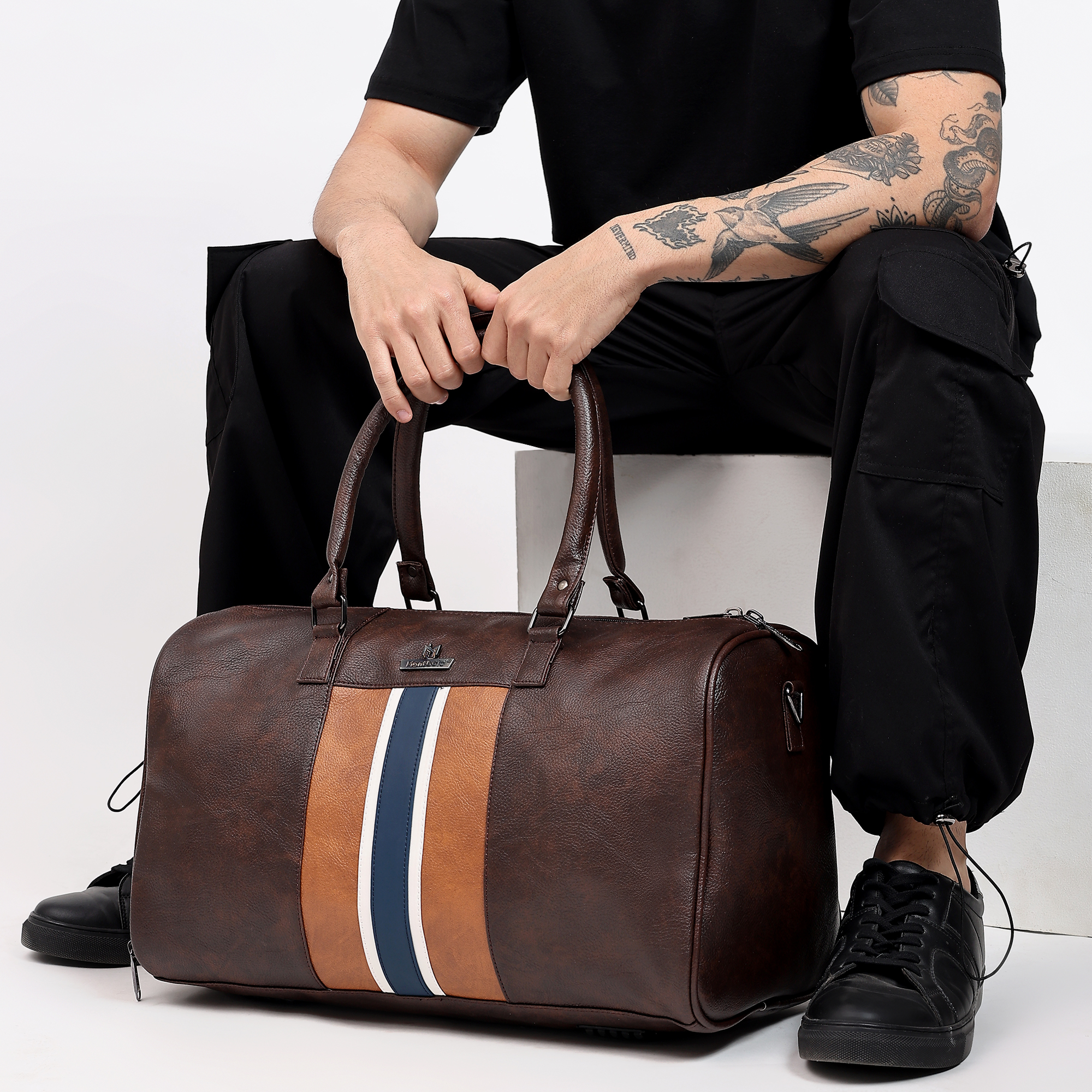Montbold Brown Leather Travel Bag – Stylish Weekender Duffle for Men